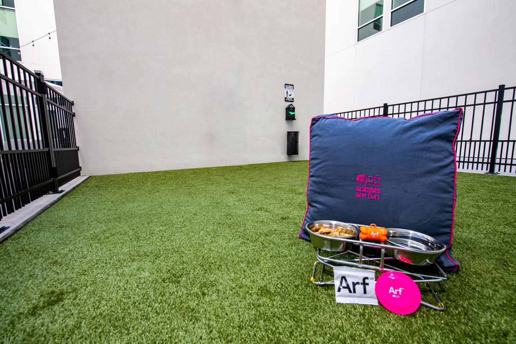 Aloft Savannah Downtown Historic District Exterior photo