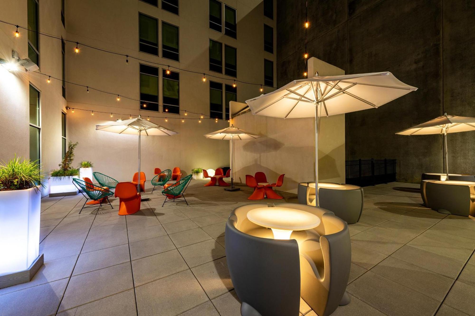 Aloft Savannah Downtown Historic District Exterior photo