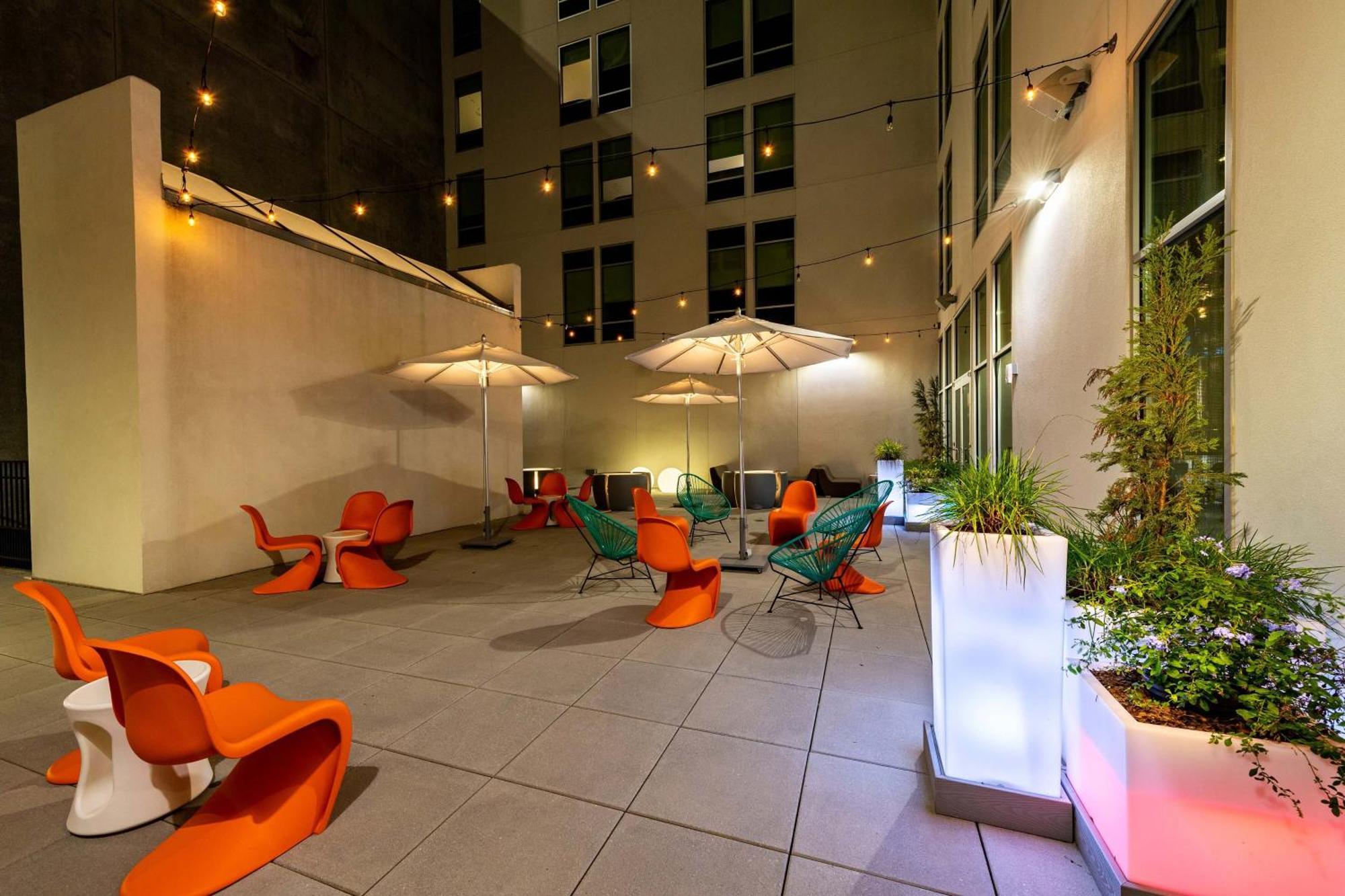 Aloft Savannah Downtown Historic District Exterior photo